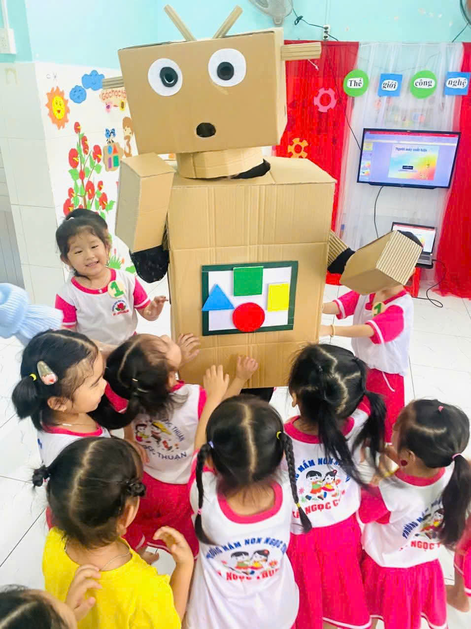 Hoạt động hội giảng theo nghiên cứu bài học